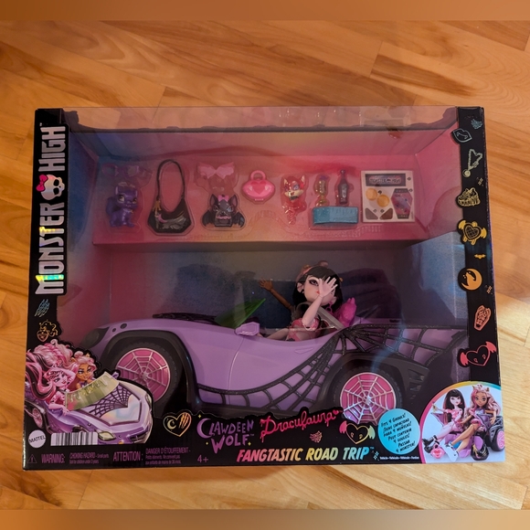 Monster High Clawdeen Wolf and Draculaura Fangtastic Road Trip Playset Dolls - Picture 5 of 5